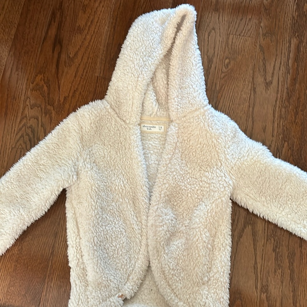 Girls Abercrombie ivory shepherd jacket size 7/8.. good condition